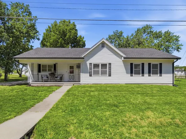 603 S 4th St, Osage City, KS 66523