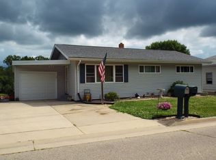 824 Davidson St NW, Elkader, IA 52043