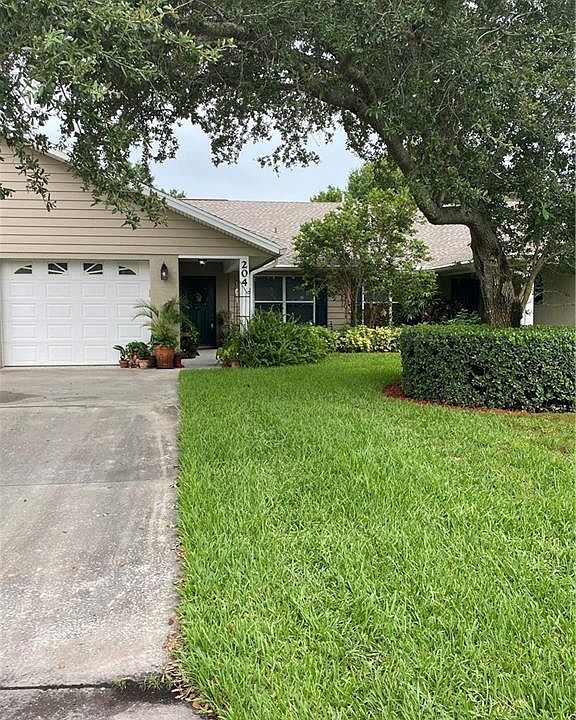 1st image of 204 W Crescent Dr #204