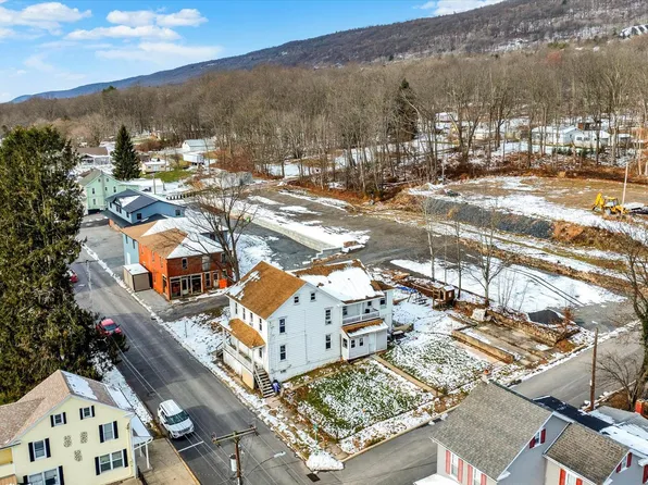 101 E Colliery Ave, Tower City, PA 17980