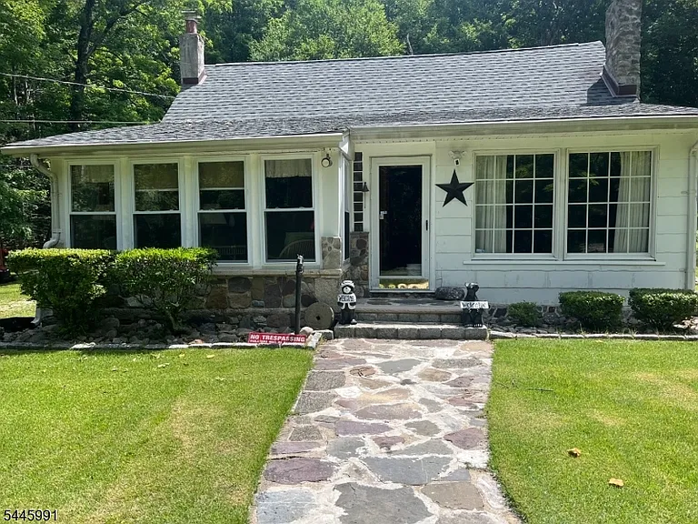 860 Burnt Meadow Rd — Photo 1
