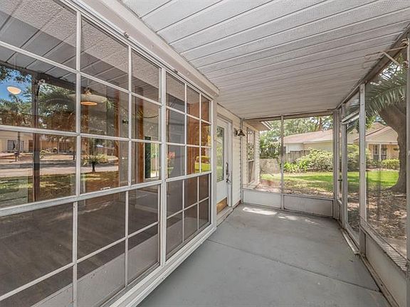 4th image of 3839 Berkshire Ct
