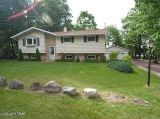 1249 Hawthorn Ter, Pocono Summit, PA 18346