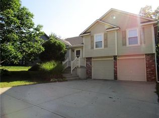 1507 NW Nicholas Dr, Grain Valley, MO 64029