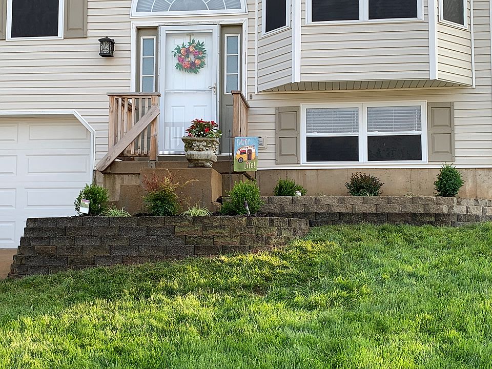 2nd image of 1750 Primrose Ln