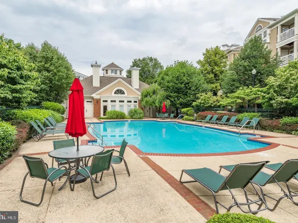 2204 Westcourt Ln Suite 313, Herndon, VA 20170