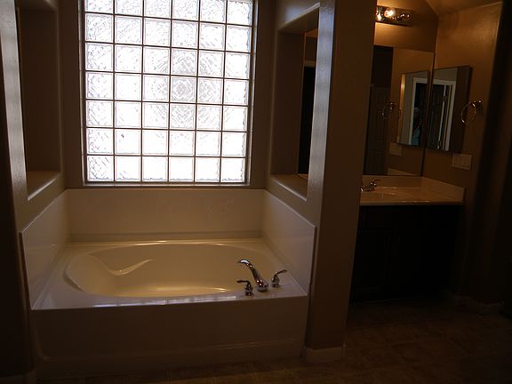 4th image of 2318 S Canfield