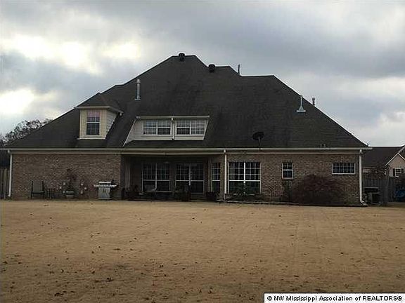 2nd image of 1582 Lindsey Ln