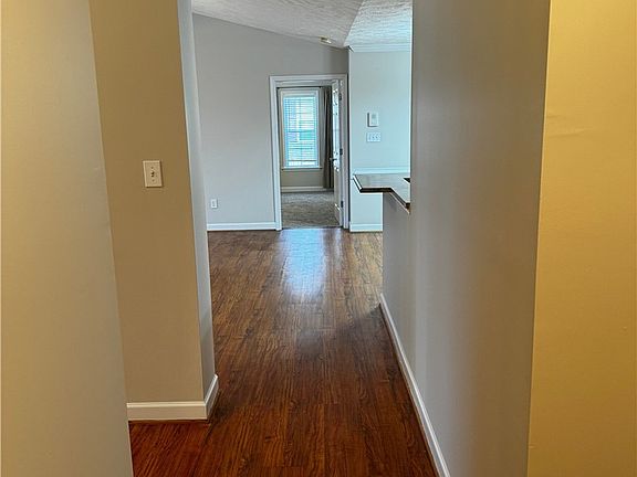 3rd image of 1811 Balmoral Dr APT 203