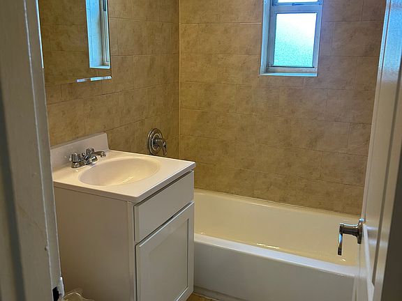2nd image of 2049 20th Ln APT 4A
