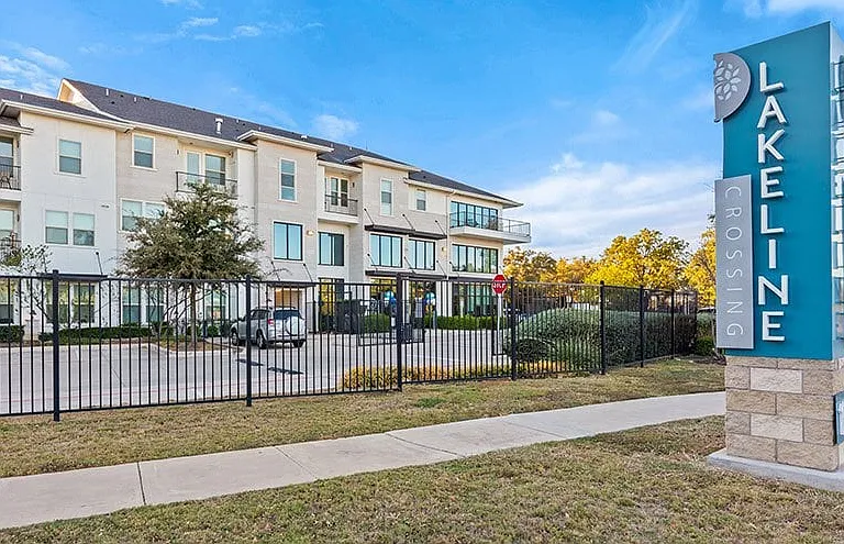 Lakeline Crossing Apartments — Photo 1