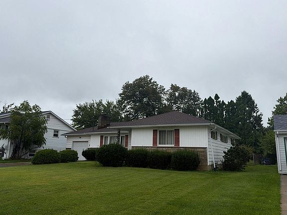 2nd image of 652 Hazel St