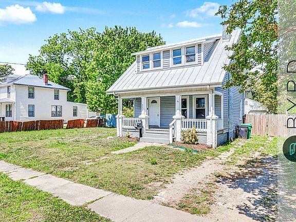 3rd image of 114 Lee Ave