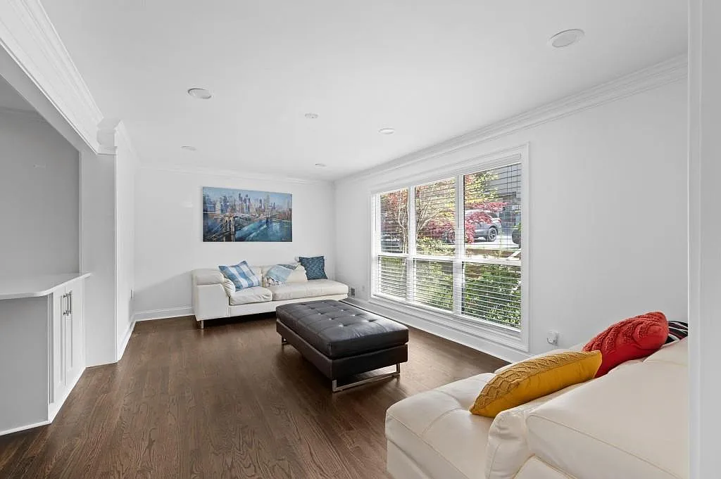 3 bed, 2.5 bath, 2173 sqft, $3,200 — Photo 4