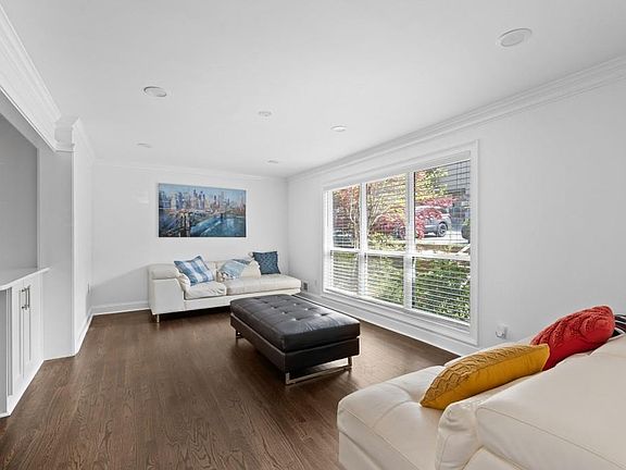 4th image of 1744 Woodcliff Pl NE