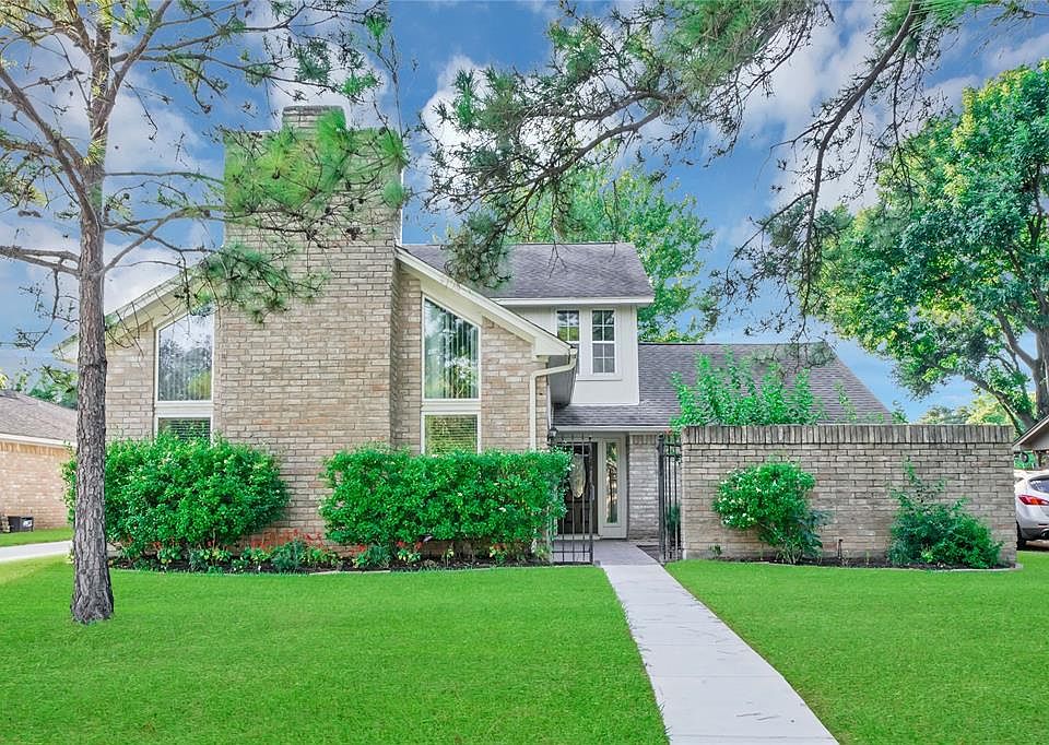 1st image of 2706 Colony Dr