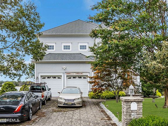4th image of 42 Cove Road W