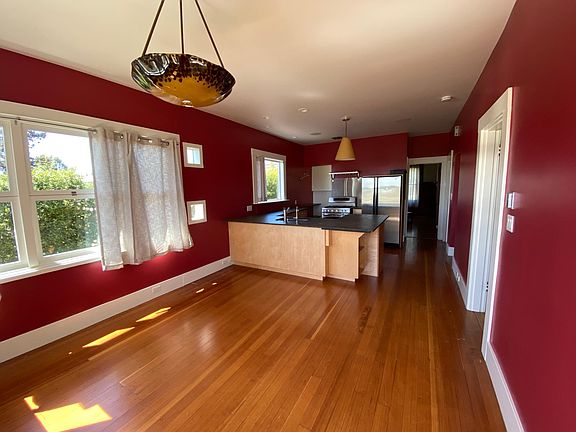 Kitchen & dining area