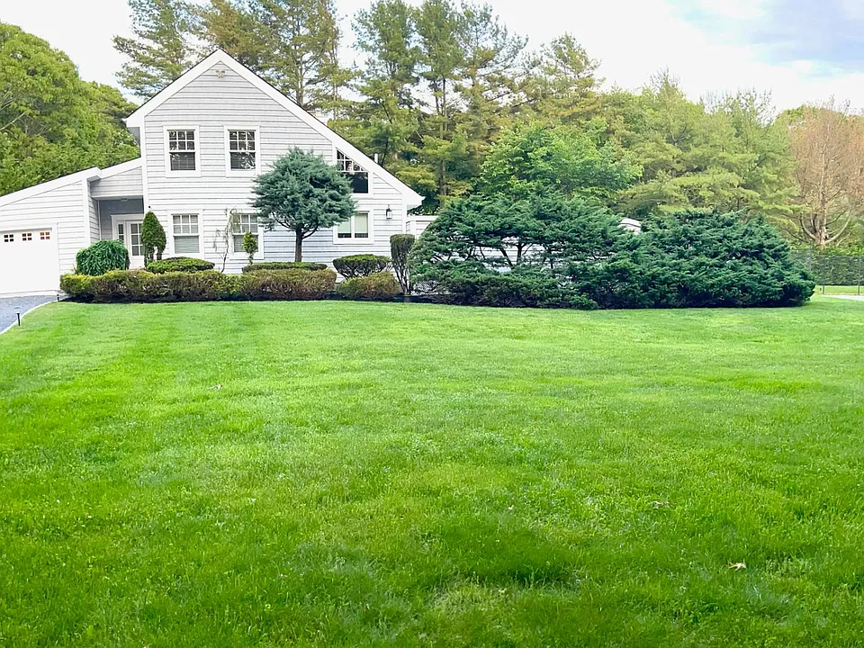 3 Strathmore Ct