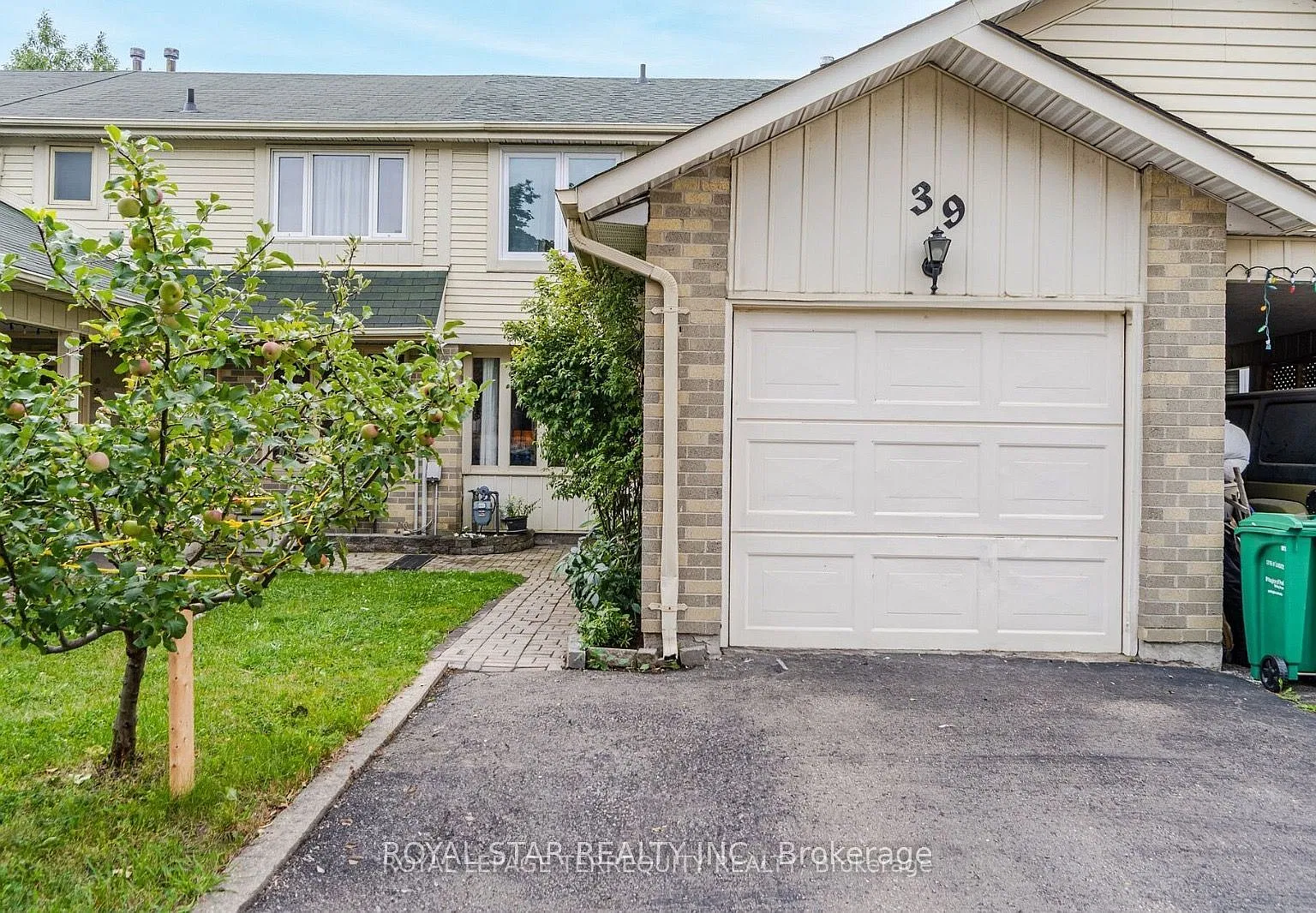 4 bed, $2,800 — Photo 1