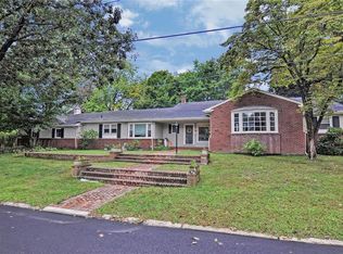 101 Naushon Rd, Pawtucket, RI 02861