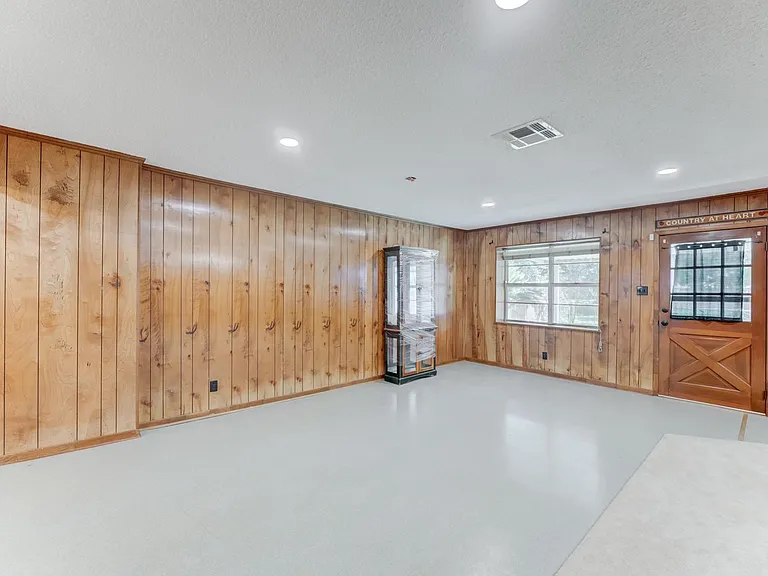 305 Yaupon St — Photo 9