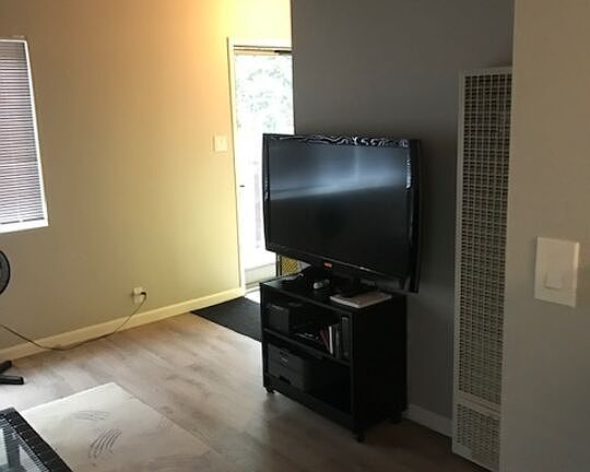 5th image of 535 E Venice Way