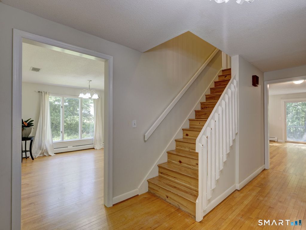72 Martin Terrace, Glastonbury, CT - View 3