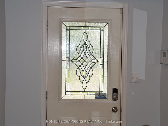 2nd image of 132 Henhoeffer Cres