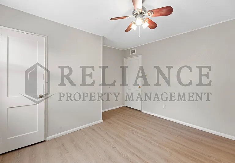 2450 N Prince St — Photo 14