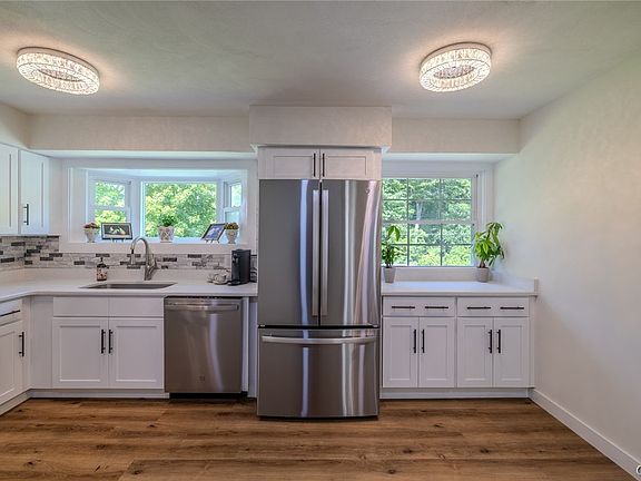 5th image of 237 Valley Dr