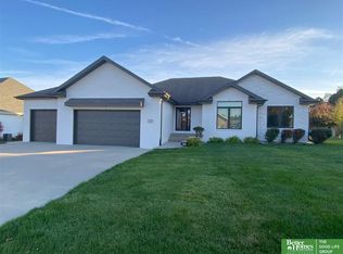 1149 Bemis Dr, David City, NE 68632