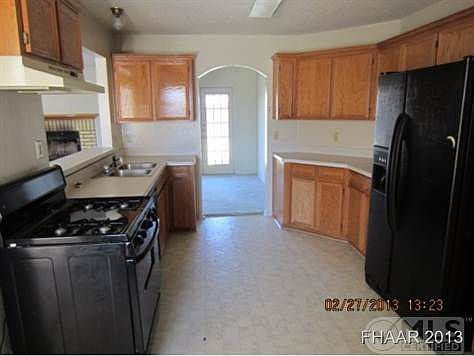 4th image of 2302 Dennis St