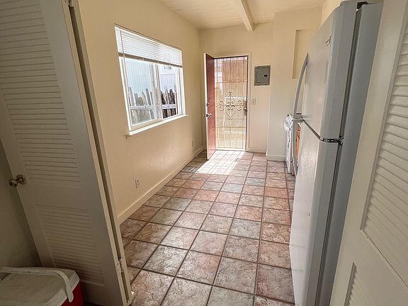 4th image of 1003 3rd St #10
