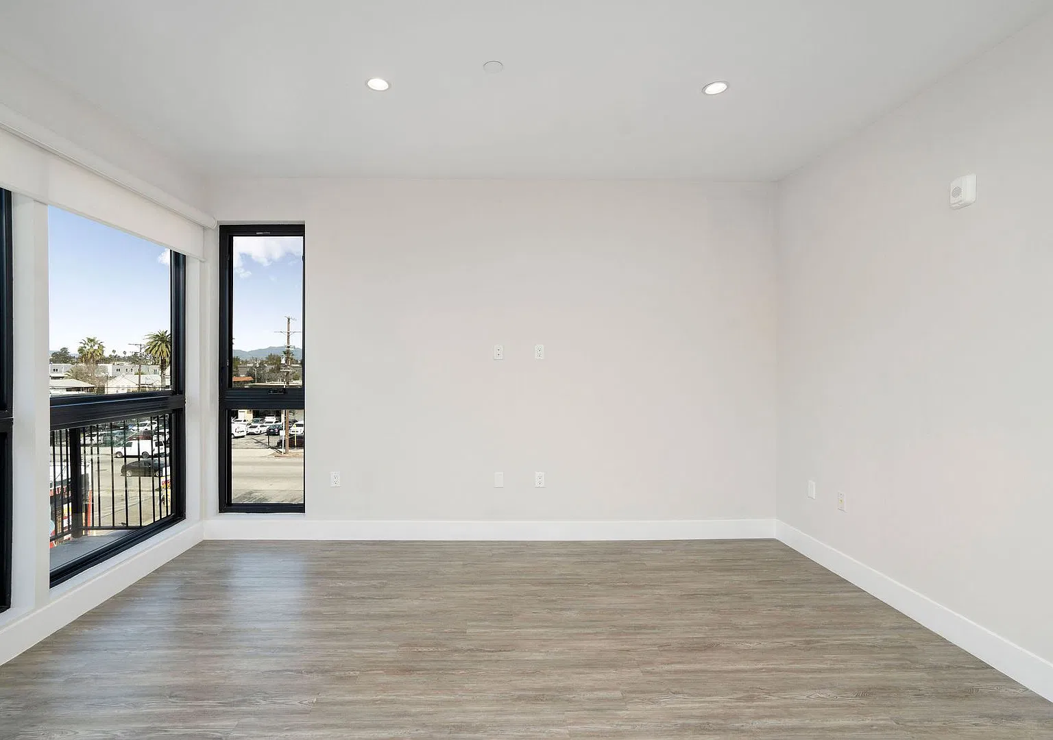 2 bed, 1012 sqft, $2,950 — Photo 2