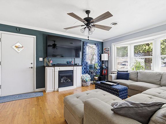 3rd image of 2337 S Holland Avenue
