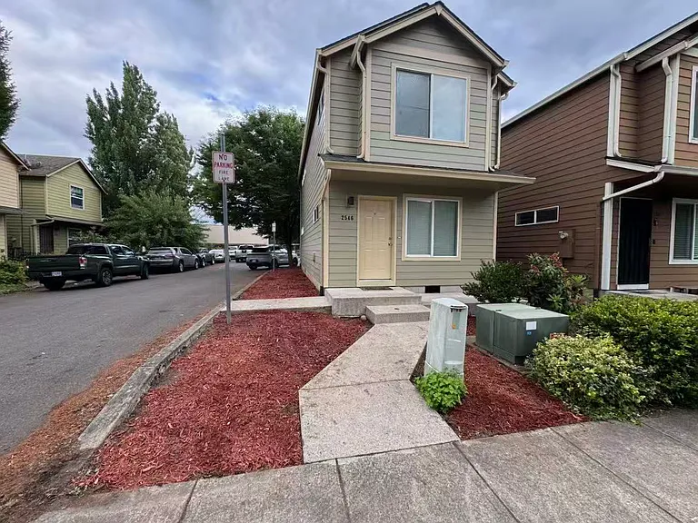 2546 SE 111th Ave — Photo 1