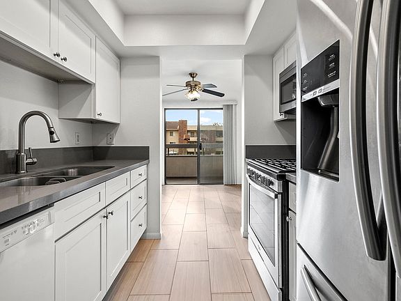 5th image of 424 Oak St Floor 2