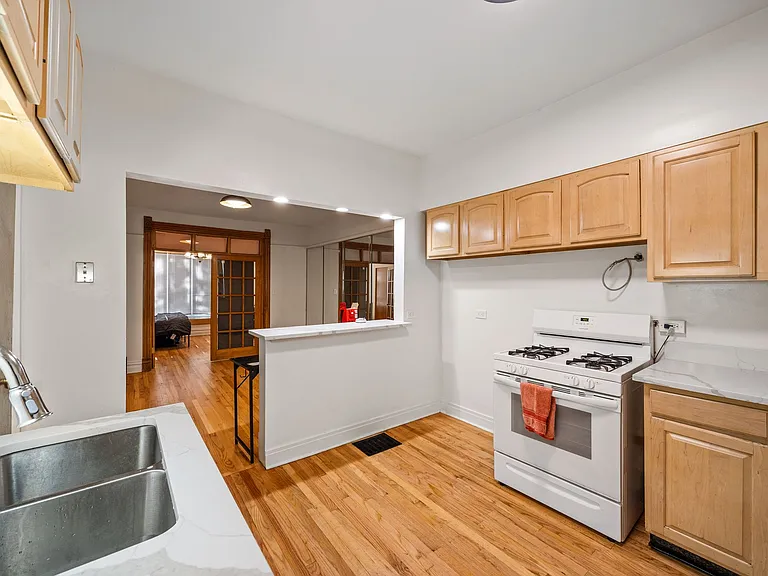 1015 Garnett Pl — Photo 6