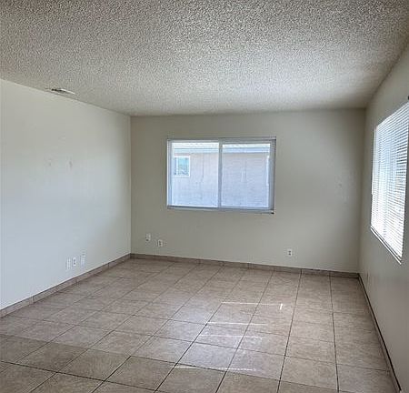 4th image of 6905 W Myrtle Ave