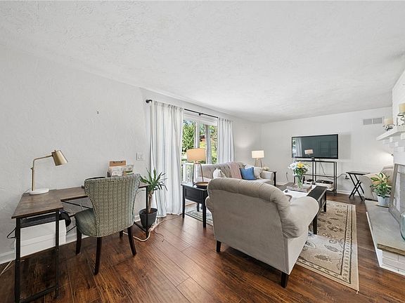 3rd image of 1000 Weir Dr
