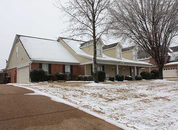 2nd image of 4908 Rivercrest Ln