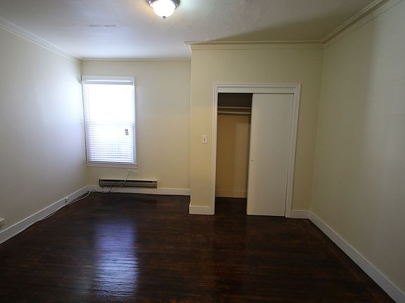 3rd image of 927 Taraval St