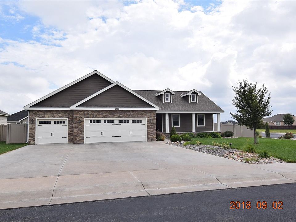 1st image of 4500 Vista Dr