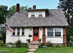 1st image of 904 W Park Ave