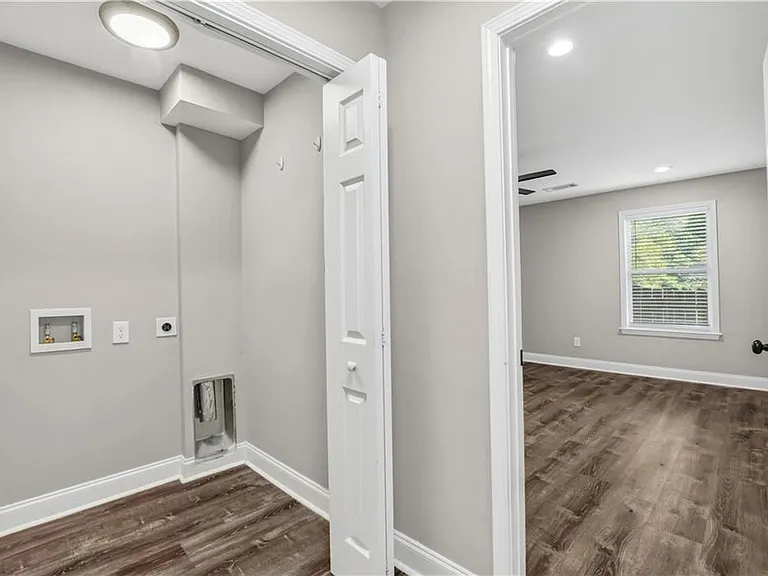 2866 Belvedere Ln — Photo 24