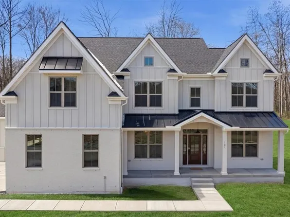 101 Shadow Ridge Dr, Penn Township, PA 16002