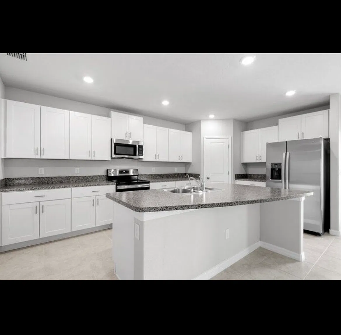 5 bed, 2450 sqft, $2,600 — Photo 3