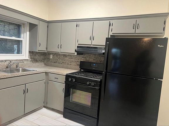 3rd image of 360 N Broadway Floor 1