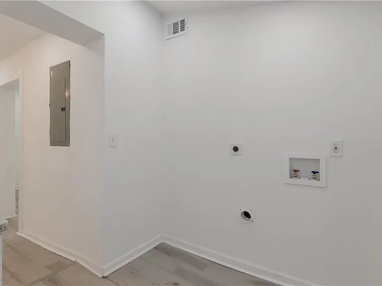 235 Dodd Ave SW — Photo 8